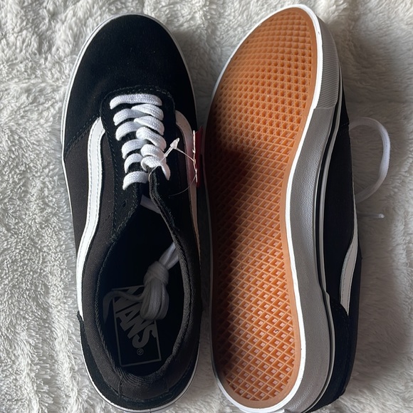 ❤️NEW!!!❤️ Vans “Off the Wall” Shoes. - Picture 4 of 8